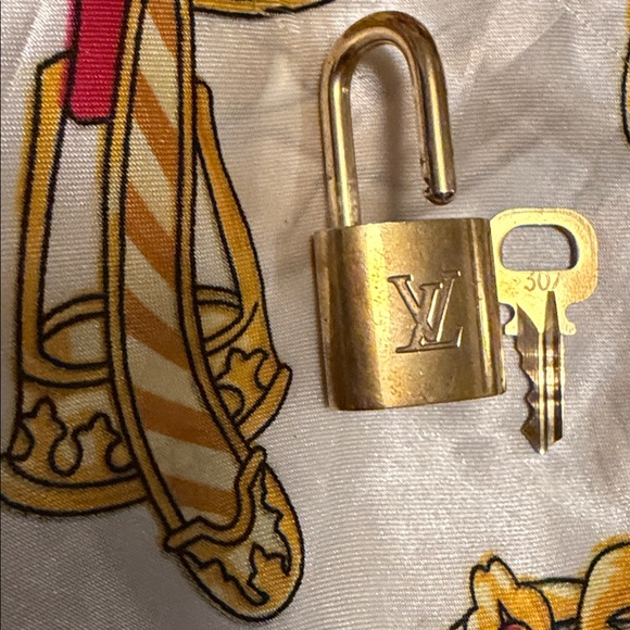 Louis Vuitton Accessories - Louis Vuitton #307 Gold Lock/Key Set
